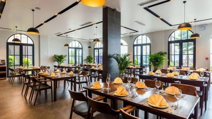 Nhà hàng trong khách sạn