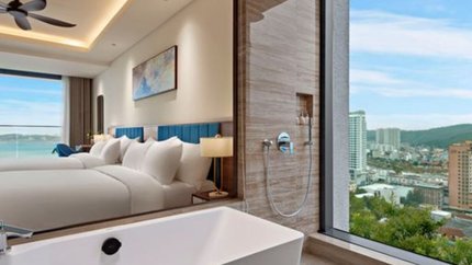 Căn phòng có hướng nhìn về thành phố