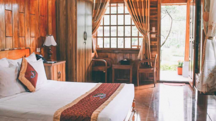 Deluxe Double Room Tại Khu nghỉ dưỡng Thung Nham 4*