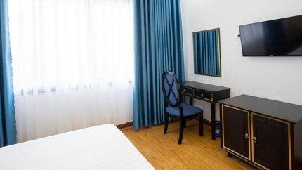 Phòng có tivi, bàn làm việc