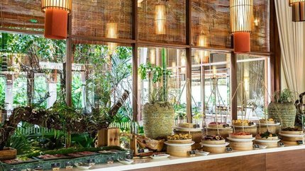 Quầy buffet đa dạng ẩm thực