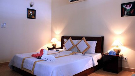 Giường ngủ rộng rãi, thiết kế tôí giản