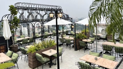 SkyLine Lounge
