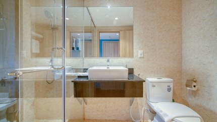 Phòng tắm sạch sẽ, hiện đại