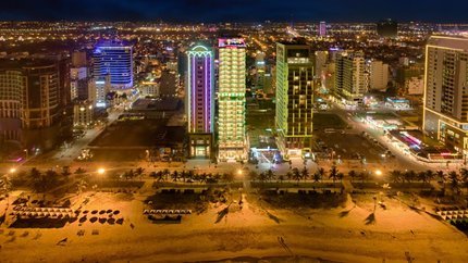 Toàn cảnh khách sạn ban đêm