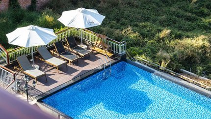 Hồ bơi ngoài trời