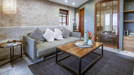 Phòng Khách Suite Bungalow Tại Topas Ecolodge Resort 4 Sao