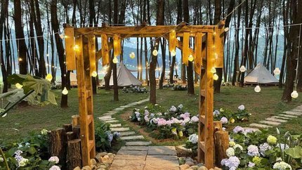 Cổng vào khu Cắm Trại