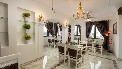 Không Gian Ăn Uống Trong Nhà Hàng Trang Trang Boutique Hà Nội 3*