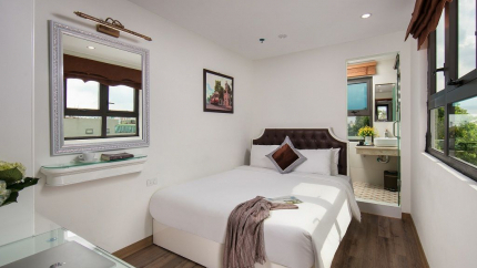 Phòng Deluxe Double Lake View Trang Trang Premium Hotel Hà Nội