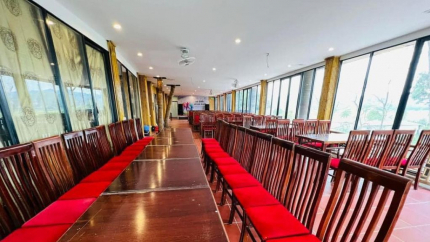 Nhà hàng bên trong khách sạn