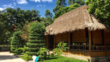 Nhà lá tại khách sạn