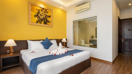 Màu vàng chủ đạo của căn phòng