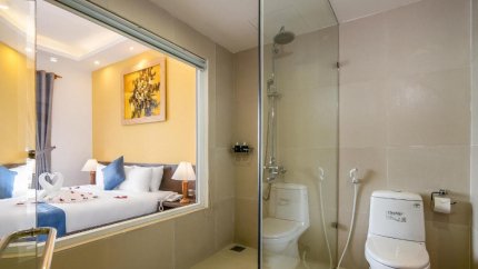 Phòng tắm đứng trong phòng