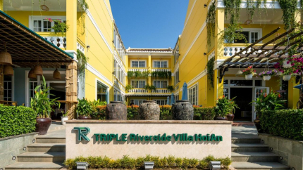 Phía trước khách sạn TRIPLE Riverside Villa HoiAn