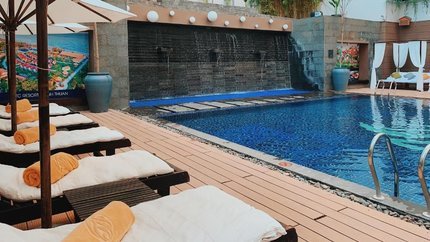 Bể bơi ngoài trời
