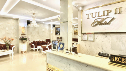 Lễ tân Tulip Hotel 2 Đà Lạt png