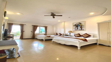 Phòng Suite Quadruple Tulip Hotel 1 3*