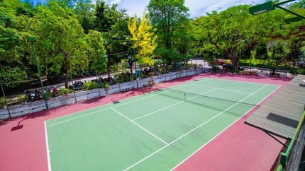 Sân tennis của V Star Hòa Bình Resort