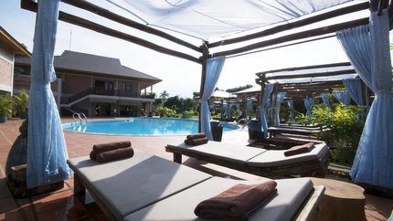 Hồ bơi tại resort