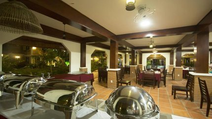 Quầy buffet đa dạng ẩm thực