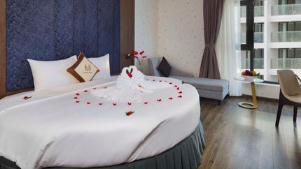 Deluxe Honeymoon with partial seaview