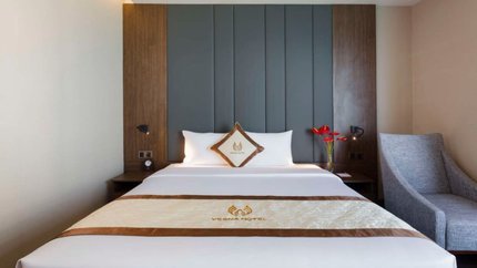 Deluxe partial seaview with window