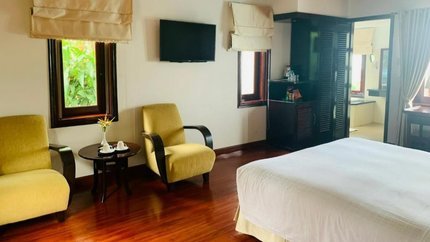 Phòng có tivi, tủ đồ