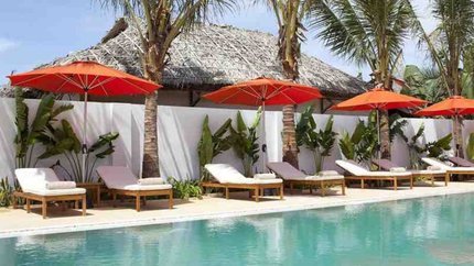 Hồ bơi ngoài trời