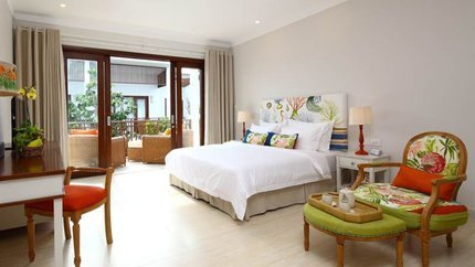 Cửa kính lớn, hành lang rộng