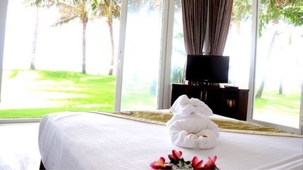 Deluxe Beach Front tại Villa Del Sol Resort & Spa