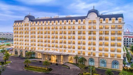 Mặt tiền khách sạn VinHolidays