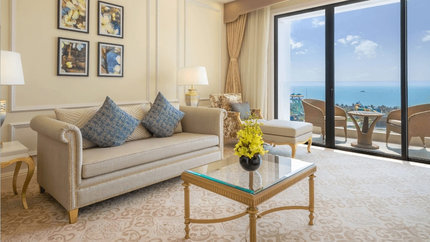 Phòng khách được thiết kế sang trọng