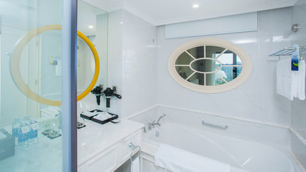 Phòng vệ sinh rộng rãi, đủ tiện nghi