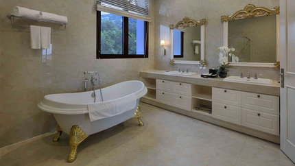 Không gian phòng tắm rộng rãi