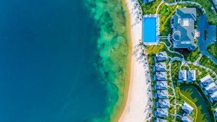 Resort nằm sát biển