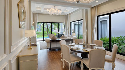 Phòng khách & bếp sang trọng của Villa 3 Bedroom