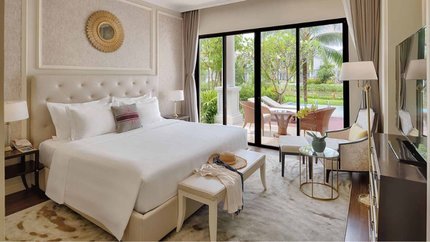 Phòng ngủ sang trọng view nhìn bể bơi & bãi biển