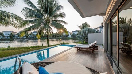 Bể bơi riêng tại villa