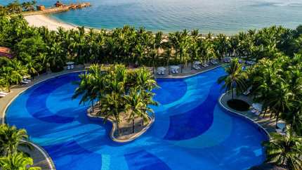 Bể bơi ngoài trời hướng biển