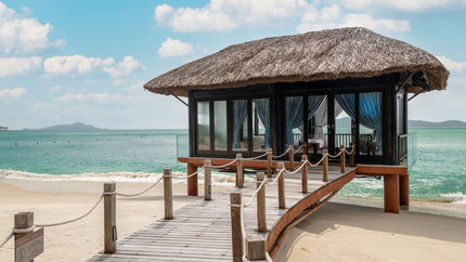 Chòi spa nằm ngay trên mặt biển