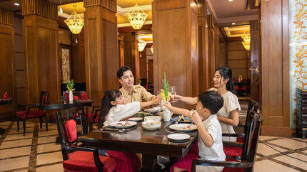 Thưởng thức ẩm thức Á - Âu chuẩn 5 sao