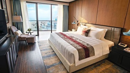 Phòng ngủ có ban công riêng thoáng mát