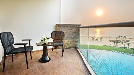 Ban công riêng view bãi biển & hồ bơi