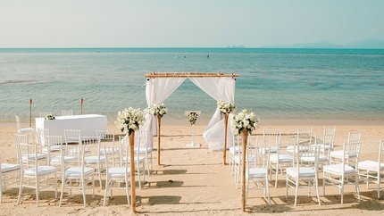 Tiệc cưới bên bờ biển