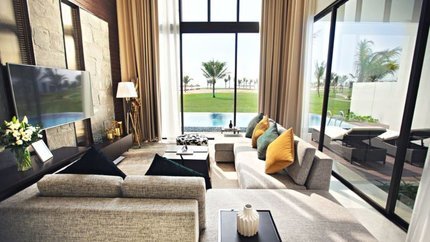 Villa nằm ngay sát biển