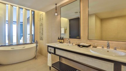 Phòng tắm bồn hiện đại