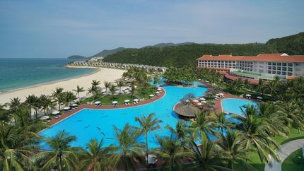 Hồ bơi ngoài trời rộng lớn