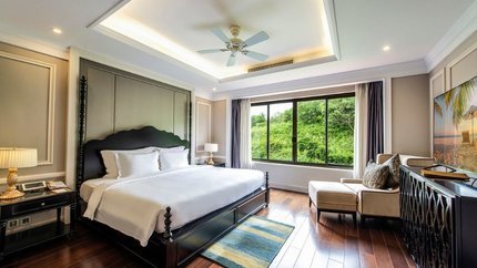 Grand Junior Suite King Hill View