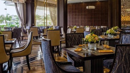 Nhà hàng Triton được thiết kế sang trọng